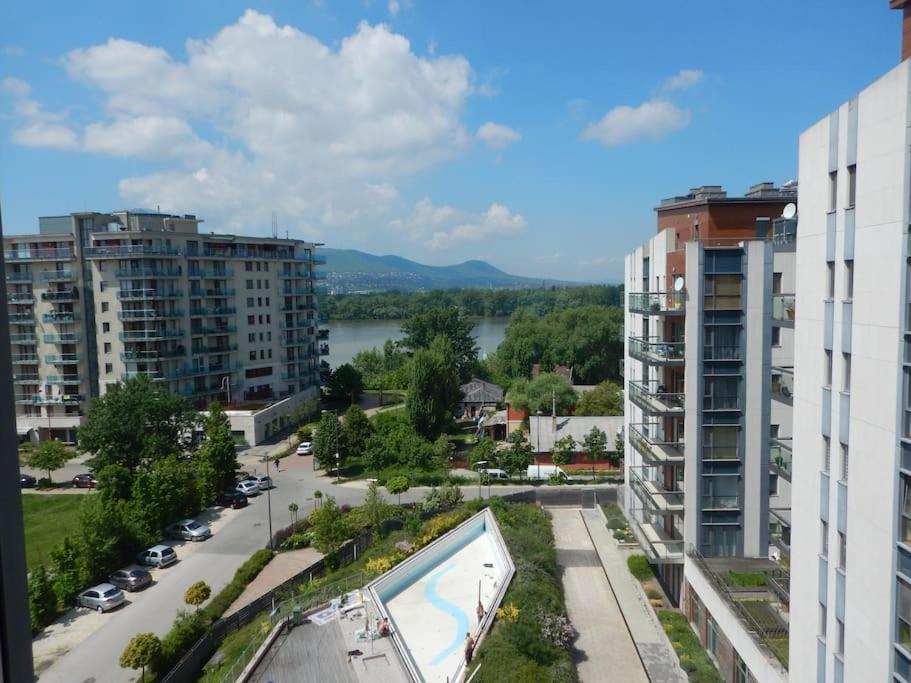 Imadnivalo Medences Hotellakas Szaunaval. Budapest Bagian luar foto