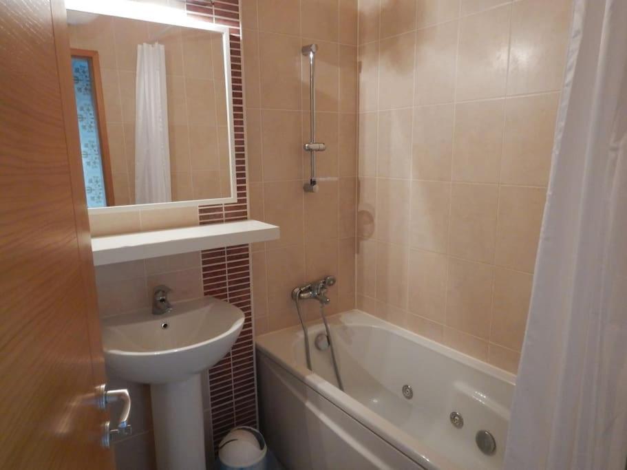 Imadnivalo Medences Hotellakas Szaunaval. Budapest Bagian luar foto