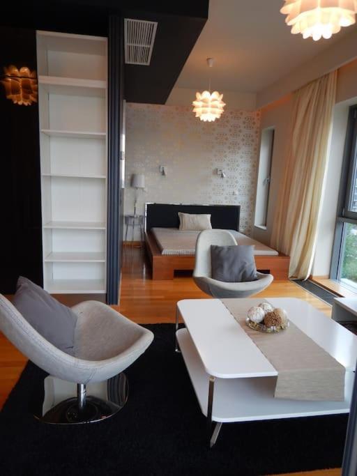 Imadnivalo Medences Hotellakas Szaunaval. Budapest Bagian luar foto